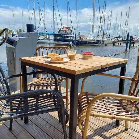 Luxury Houseboat In Volendam Marina 호텔 외부 사진
