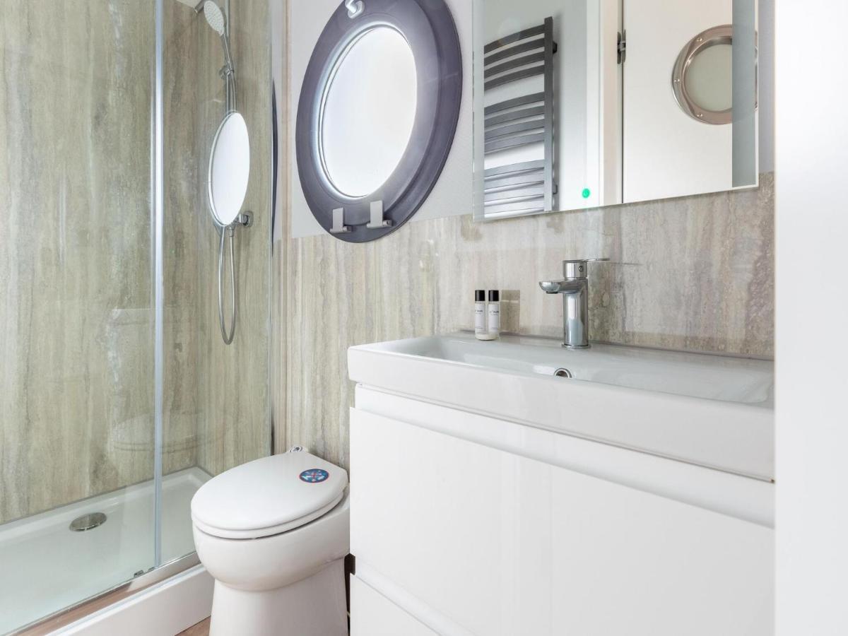 Luxury Houseboat In Volendam Marina 호텔 외부 사진