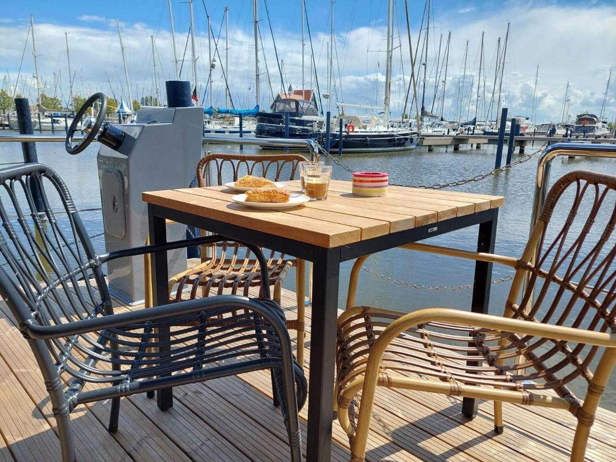 Luxury Houseboat In Volendam Marina 호텔 외부 사진