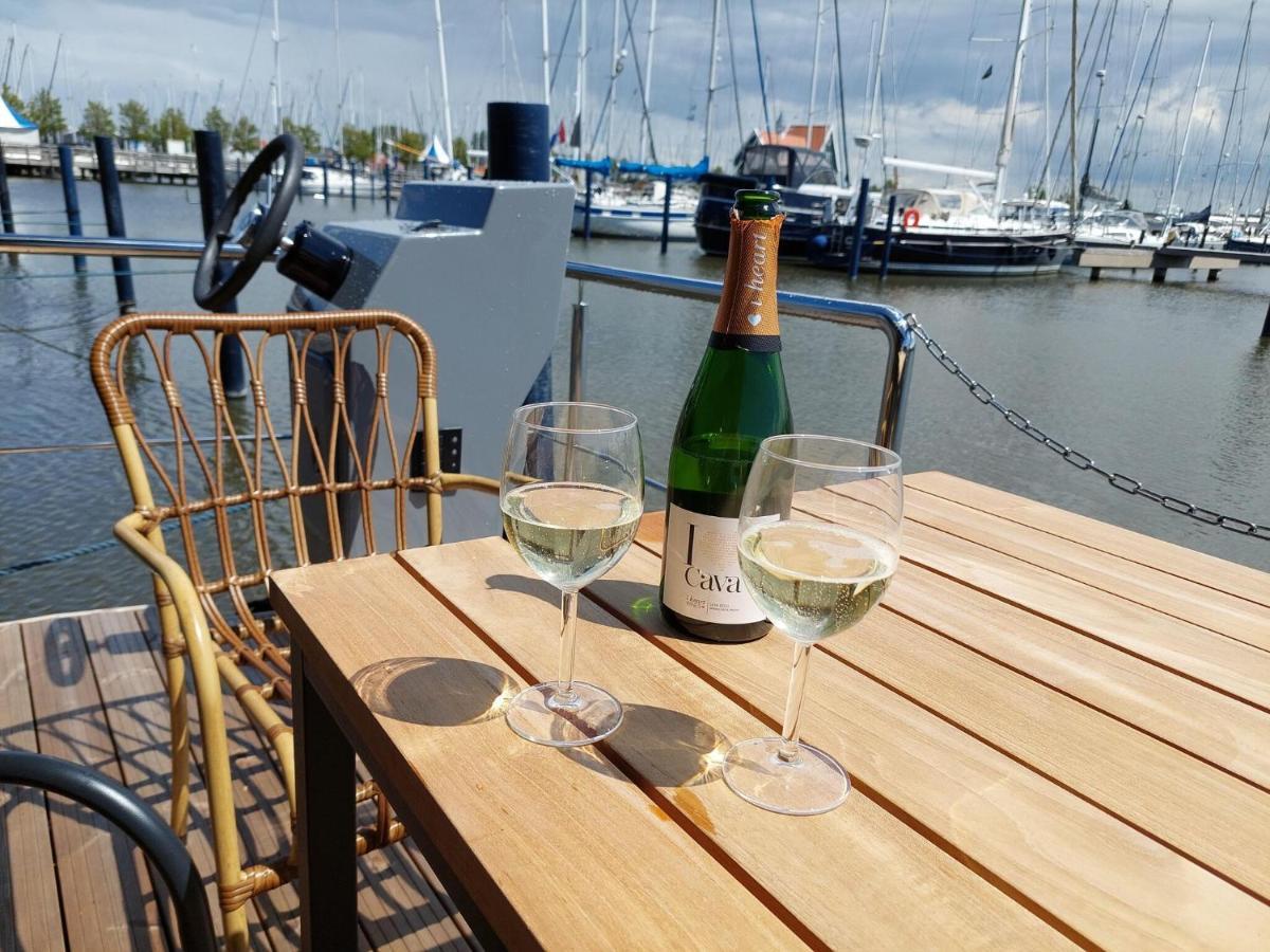 Luxury Houseboat In Volendam Marina 호텔 외부 사진